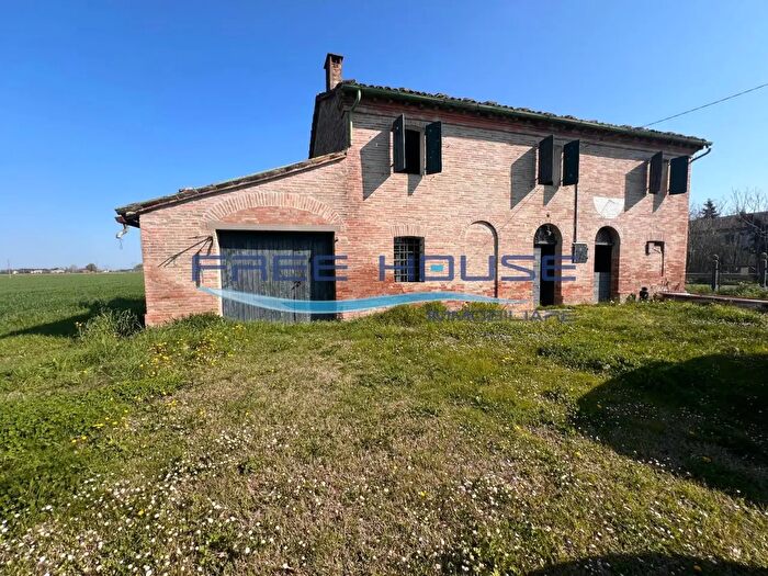 Casa con 8 locali in vendita in Via Dismano, Ravenna