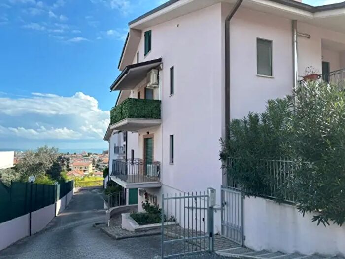 Appartamento con 5 locali in vendita in Via Ayrton Senna, Tortoreto