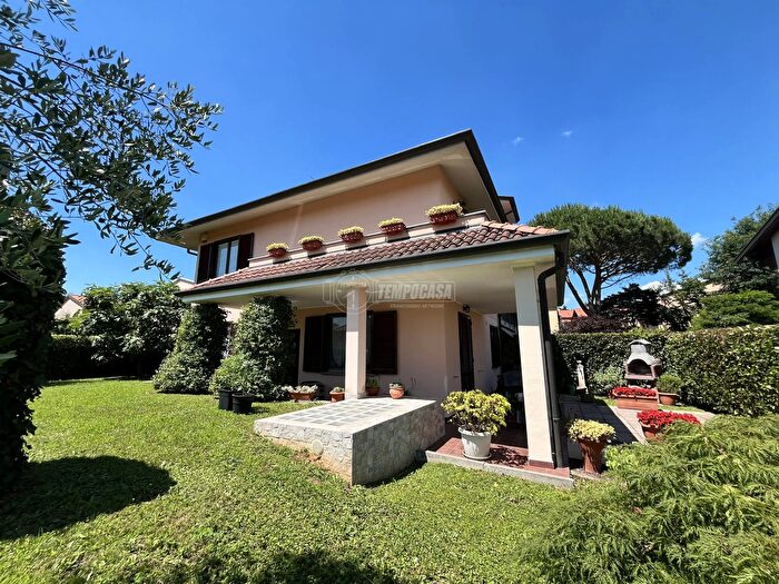 Casa con 5 locali in vendita in Via Don Consonni E, Casatenovo