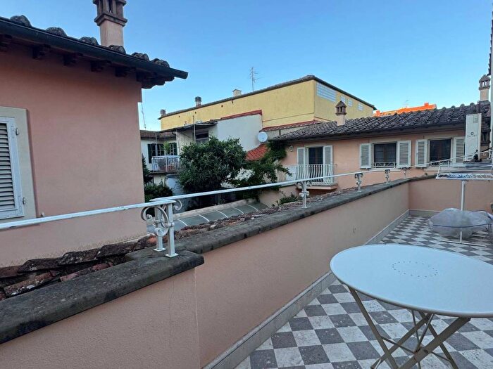 Appartamento trilocale in affitto in Via del Ponte alle Riffe, Le Cure, Firenze