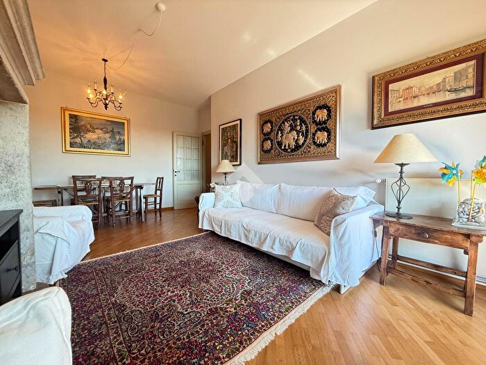 Appartamento trilocale in vendita in Desenzano Del Garda