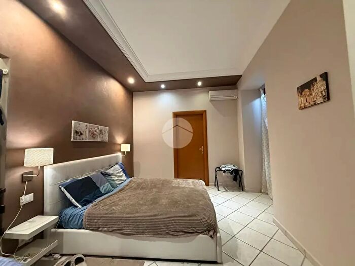Appartamento trilocale in affitto in Via Schiavuzzo, Palermo