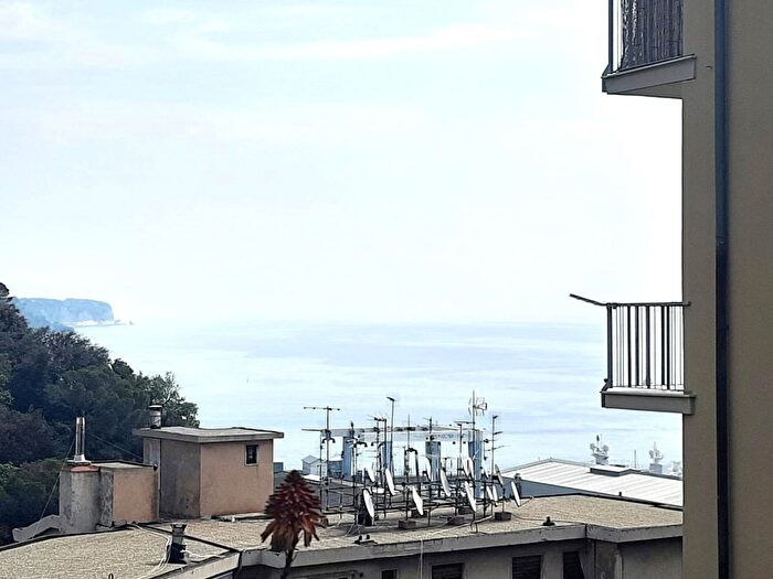 Appartamento con 5 locali in vendita in Via Scotto, Savona
