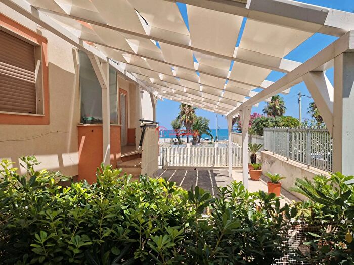 Appartamento trilocale in vendita in Via San Magno, Trani