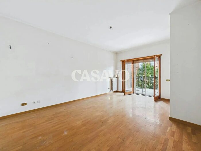 Appartamento trilocale in vendita in Via Sanzeno, Roma