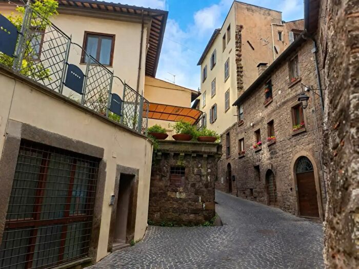 Appartamento trilocale in vendita in Via Valle Piatta, Viterbo