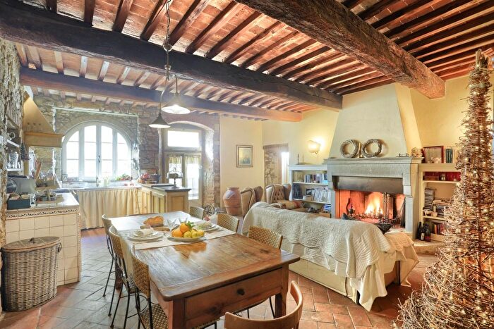 Casa con 6 locali in vendita in Rosignano Marittimo