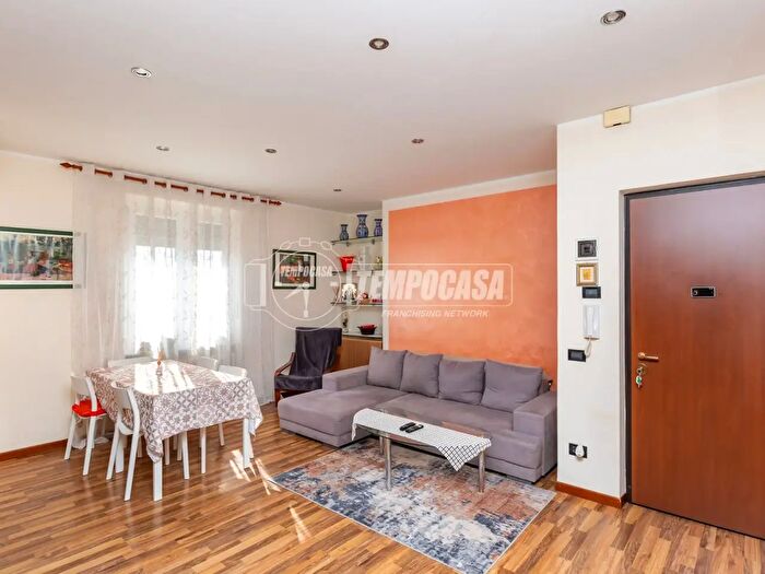 Appartamento trilocale in vendita in Strada del Porto, Gassino Torinese