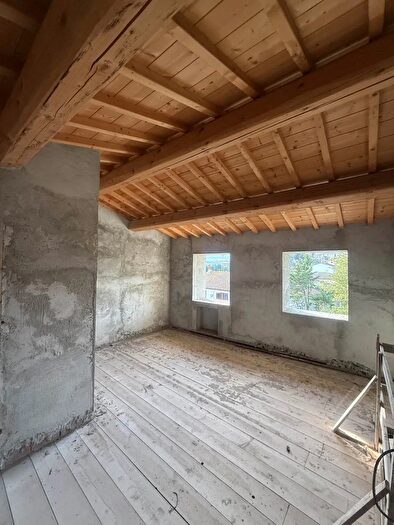 Casa quadrilocale in vendita in Carmignano