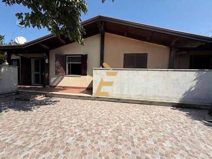 Appartamento bilocale in affitto in Via carrafiello, Varcaturo, Giugliano in Campania