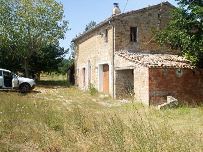 Casa con 6 locali in vendita in Piazza Cavour, Cupramontana