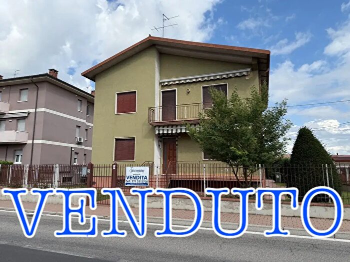 Appartamento in vendita in Via Angelo Poiani, Villafranca Di Verona