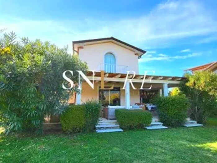 Casa con 6 locali in vendita in Via Salvador Allende, Forte Dei Marmi