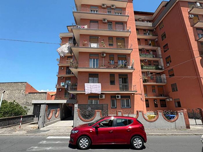 Appartamento trilocale in vendita in Via Pietro Novelli, Barriera Leucatia, Catania
