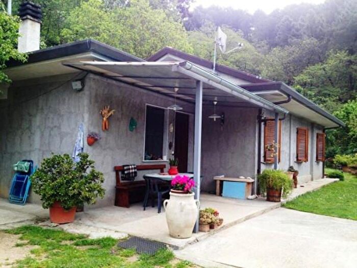 Casa quadrilocale in vendita in Via Montebello, Pietrasanta