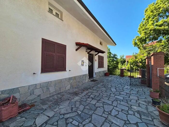 Casa con 8 locali in vendita in Località Piancastagna, Ponzone