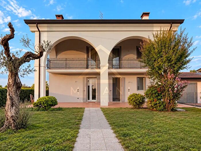 Casa quadrilocale in vendita in Via Strada Fabris, Camposampiero