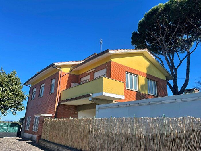 Appartamento quadrilocale in vendita in Via Romana, Mazzano Romano