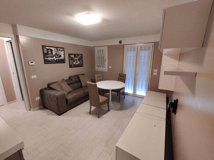 Appartamento bilocale in affitto in Via Termopili, Pasteur, Milano