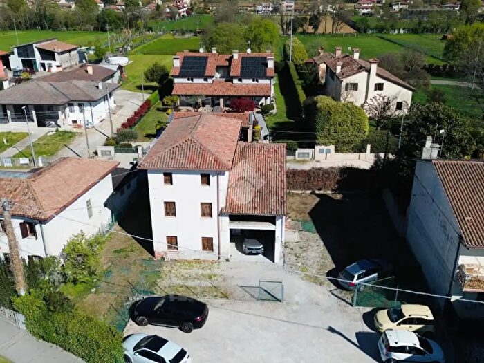Casa con 5 locali in vendita in Via Castion, Rossano Veneto