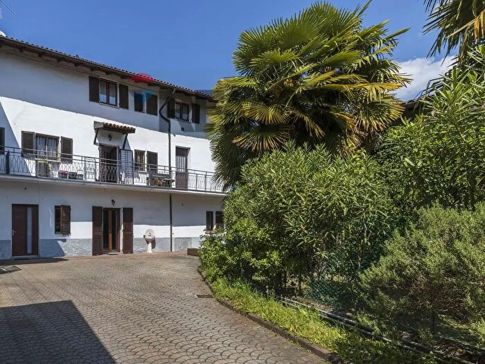 Appartamento trilocale in vendita in Via Diaz, Buguggiate