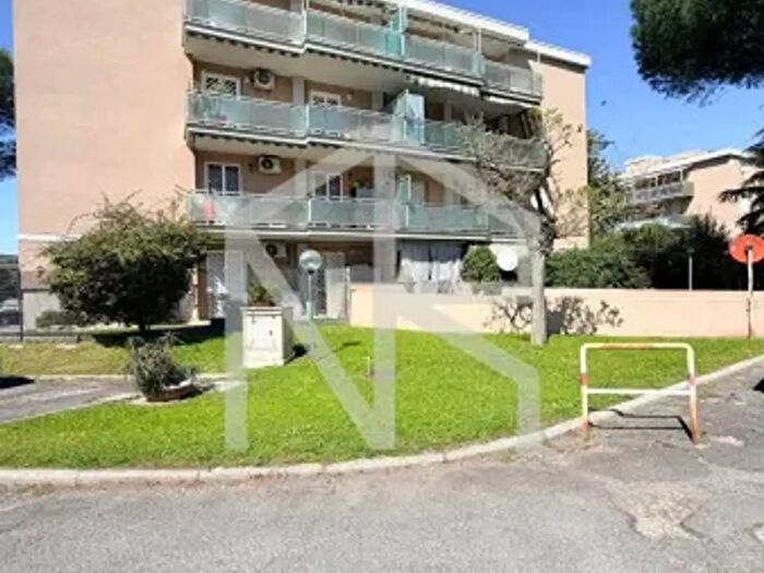 Appartamento trilocale in vendita in Via Vittorio Maria Butera, Roma