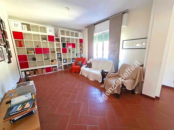 Appartamento con 5 locali in vendita in Massa