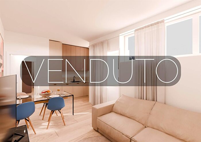 Appartamento trilocale in vendita in Via Creta, Milano