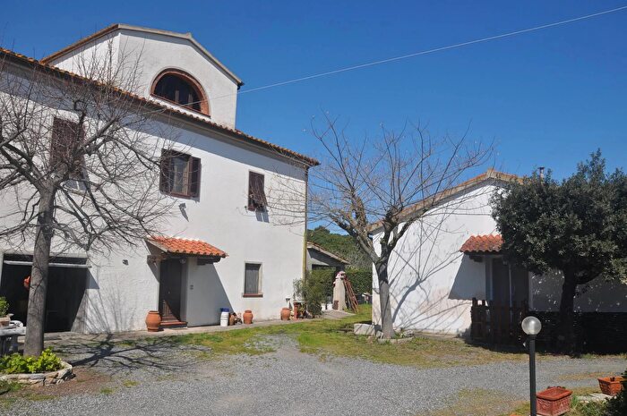 Casa con 14 locali in vendita in Rosignano Marittimo