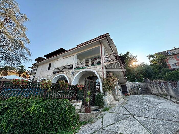 Appartamento trilocale in vendita in Via Puglia Carolei, Carolei