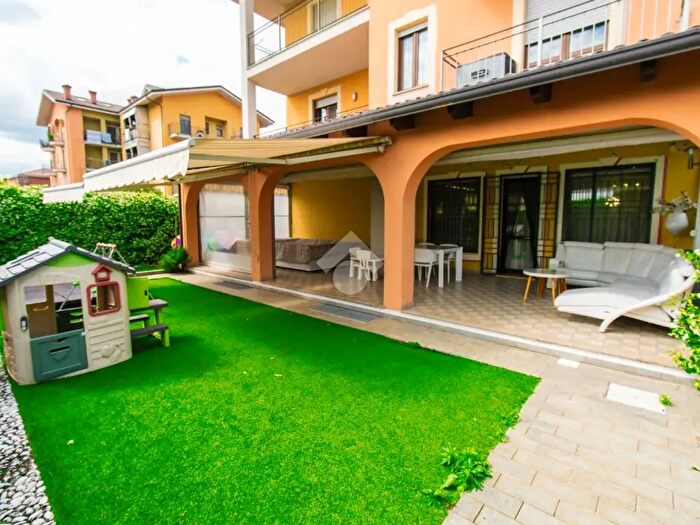 Appartamento con 6 locali in vendita in Via Carlo Gremo, Leini