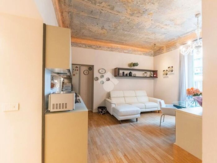 Appartamento trilocale in affitto in Via San Fermo, Turati, Milano