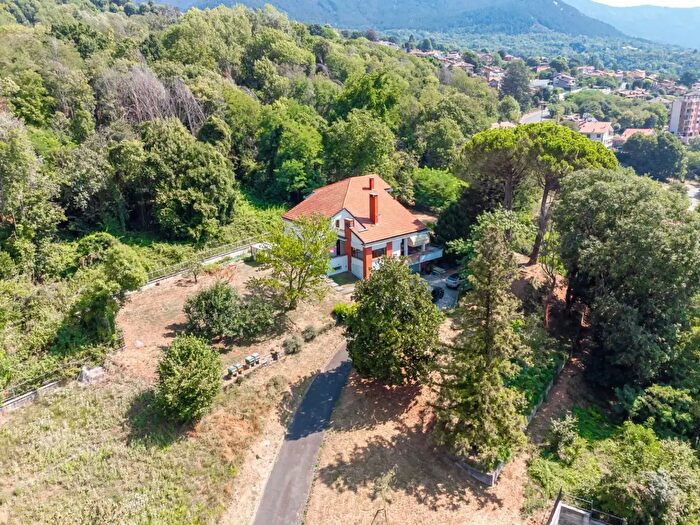 Casa con 7 locali in vendita in Via San Martino, Villar Dora