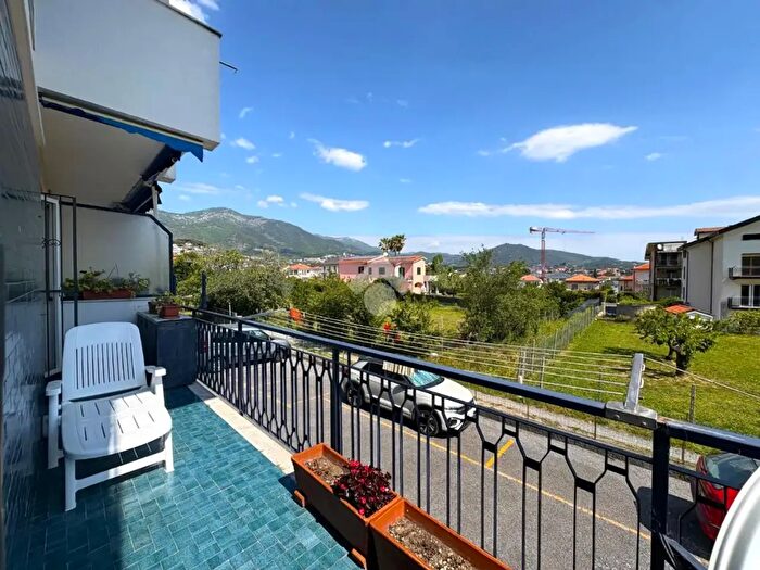Appartamento trilocale in vendita in Via dei Peschi, Borghetto Santo Spirito
