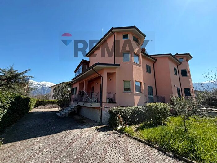 Casa con 11 locali in vendita in Via Cavate, Pettorano Sul Gizio