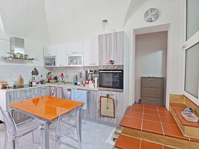Appartamento trilocale in vendita in Piazza Sacco E Vanzetti, Albenga