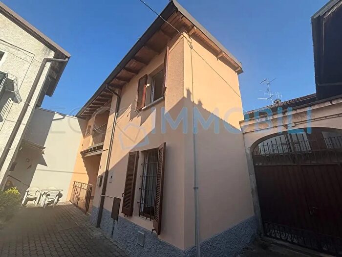 Casa bilocale in affitto in Via Marco dOggiono, Oggiono