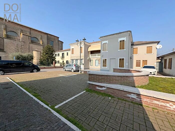Casa con 10 locali in vendita in Porto Viro
