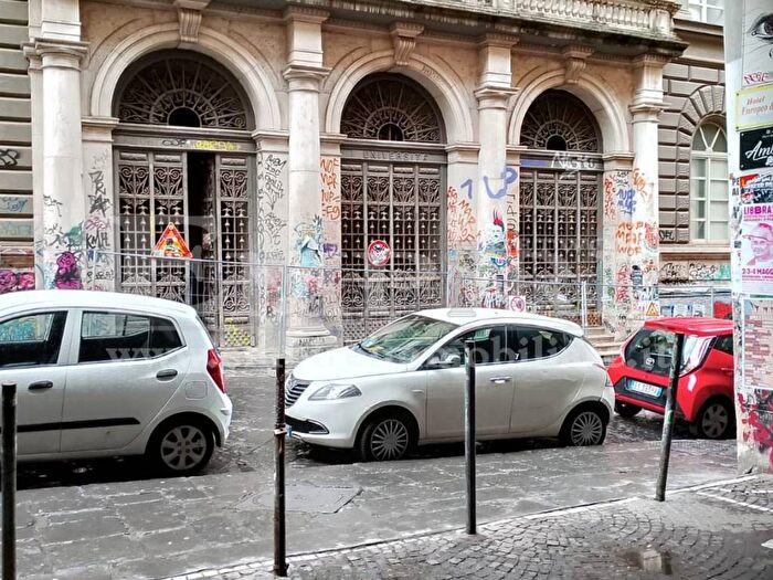 Appartamento quadrilocale in affitto in Via Mezzocannone, Centro Storico, Napoli