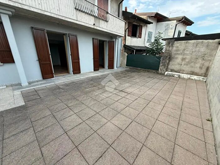 Appartamento trilocale in vendita in Via Via Muoni, Antegnate