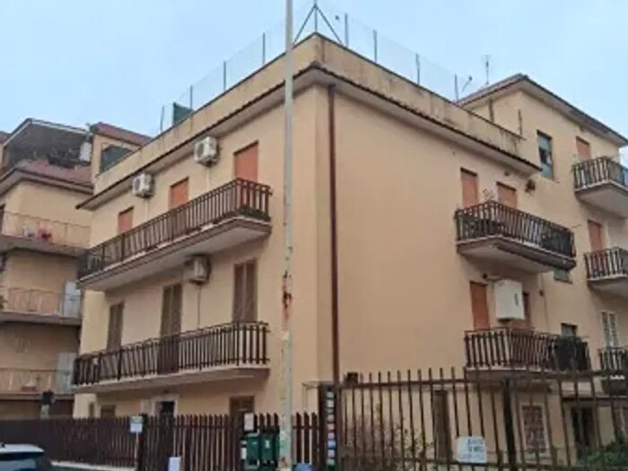 Appartamento trilocale in vendita in Via Tifeo, Roma