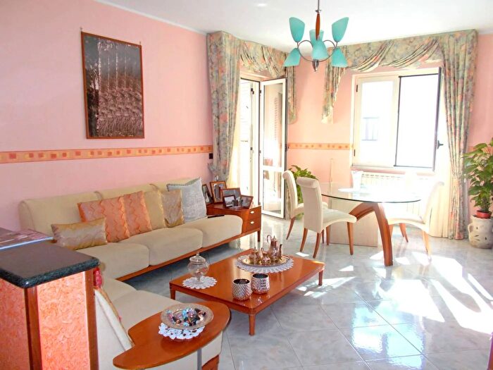 Appartamento con 5 locali in vendita in Santa Maria A Vico