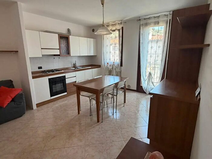 Appartamento bilocale in vendita in Via Roma, Castelgomberto