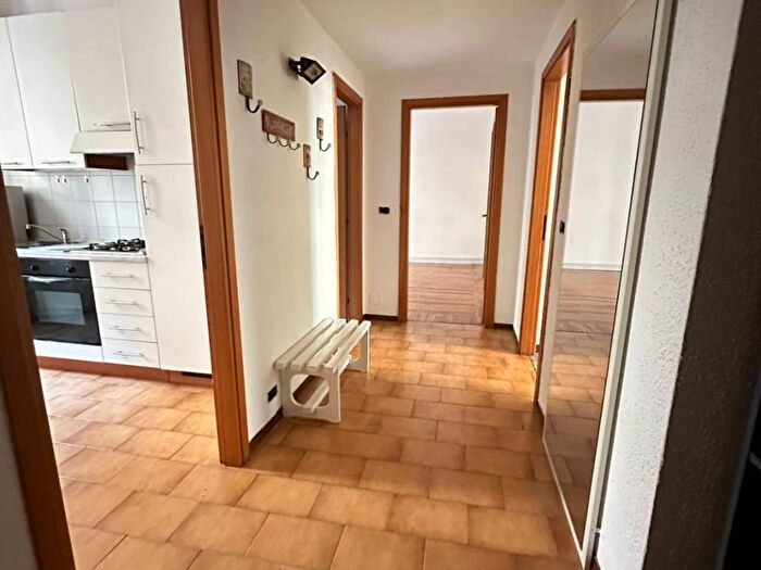 Appartamento trilocale in affitto in Via Gerolamo Tiraboschi, Porta Romana Medaglie d'Oro, Milano