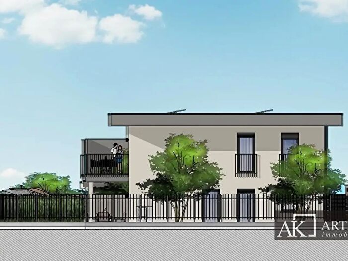Casa con 5 locali in vendita in Via Genocchio, Novara