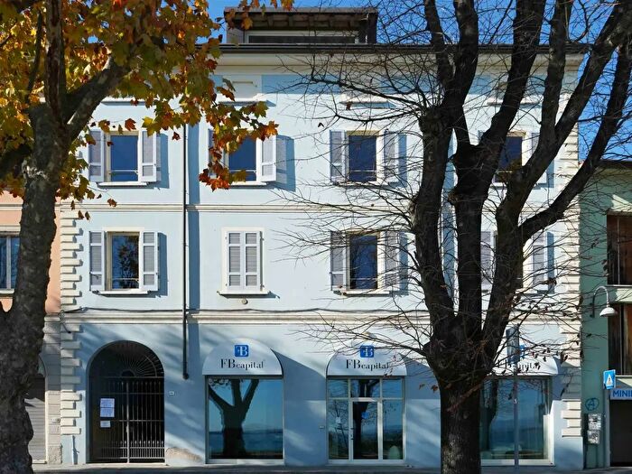 Appartamento trilocale in vendita in Lungolago Cesare Battisti, Desenzano Del Garda