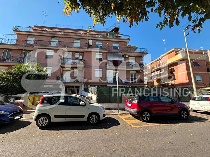 Appartamento trilocale in vendita in Via del Porto a, Ladispoli