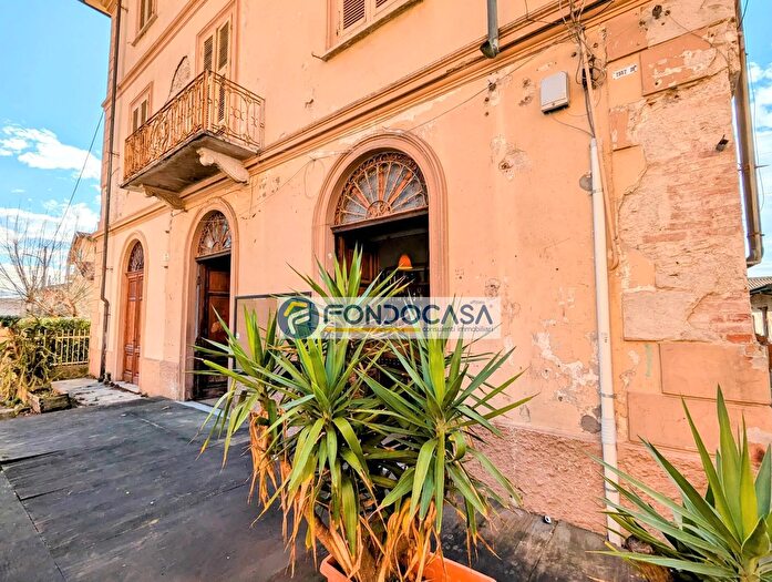 Appartamento bilocale in vendita in Via Quercioli, Massa