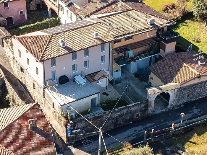Appartamento trilocale in vendita in Piazza degli Alpini, Polpenazze