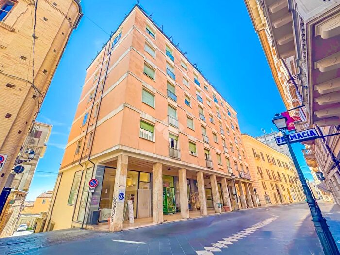 Appartamento quadrilocale in vendita in Corso Marrucino, Chieti